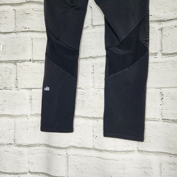 Alo Yoga Black Mid Rise Mesh Capri Leggings Size Small Casual Athleisure - Picture 4 of 11